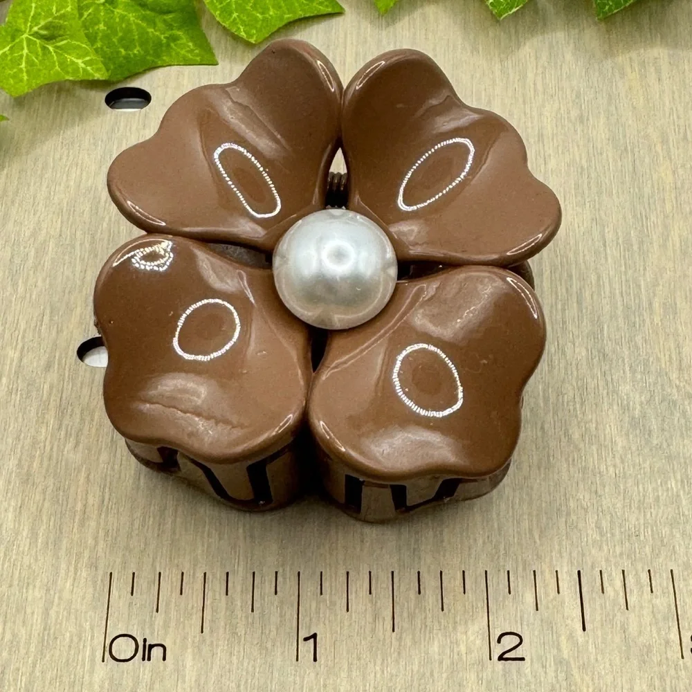 2 Small Flower Claw Hairclips